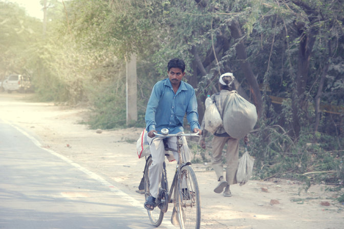 ashleigh-leech-someform-cyclist-delhi-india